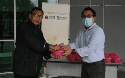 Embracing Ramadan, iHumEn Distributes Bubur Lambuk for UTM Staff, Students and iHumEn Members