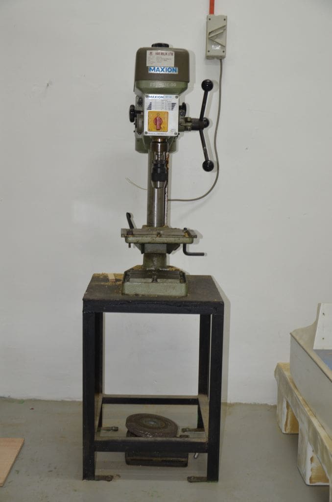 Bench grinder machine
